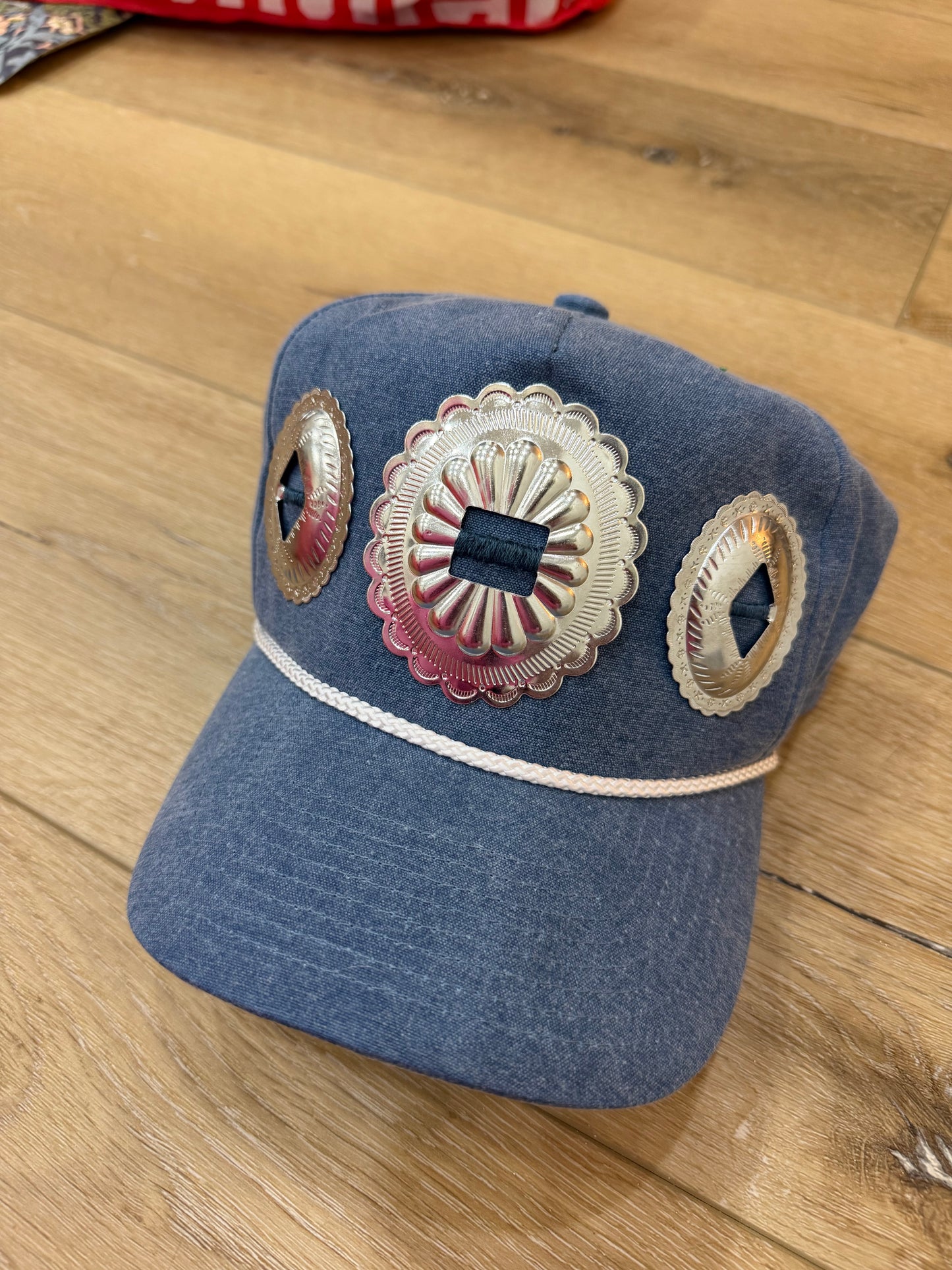 The big Conch -Denim Canvas