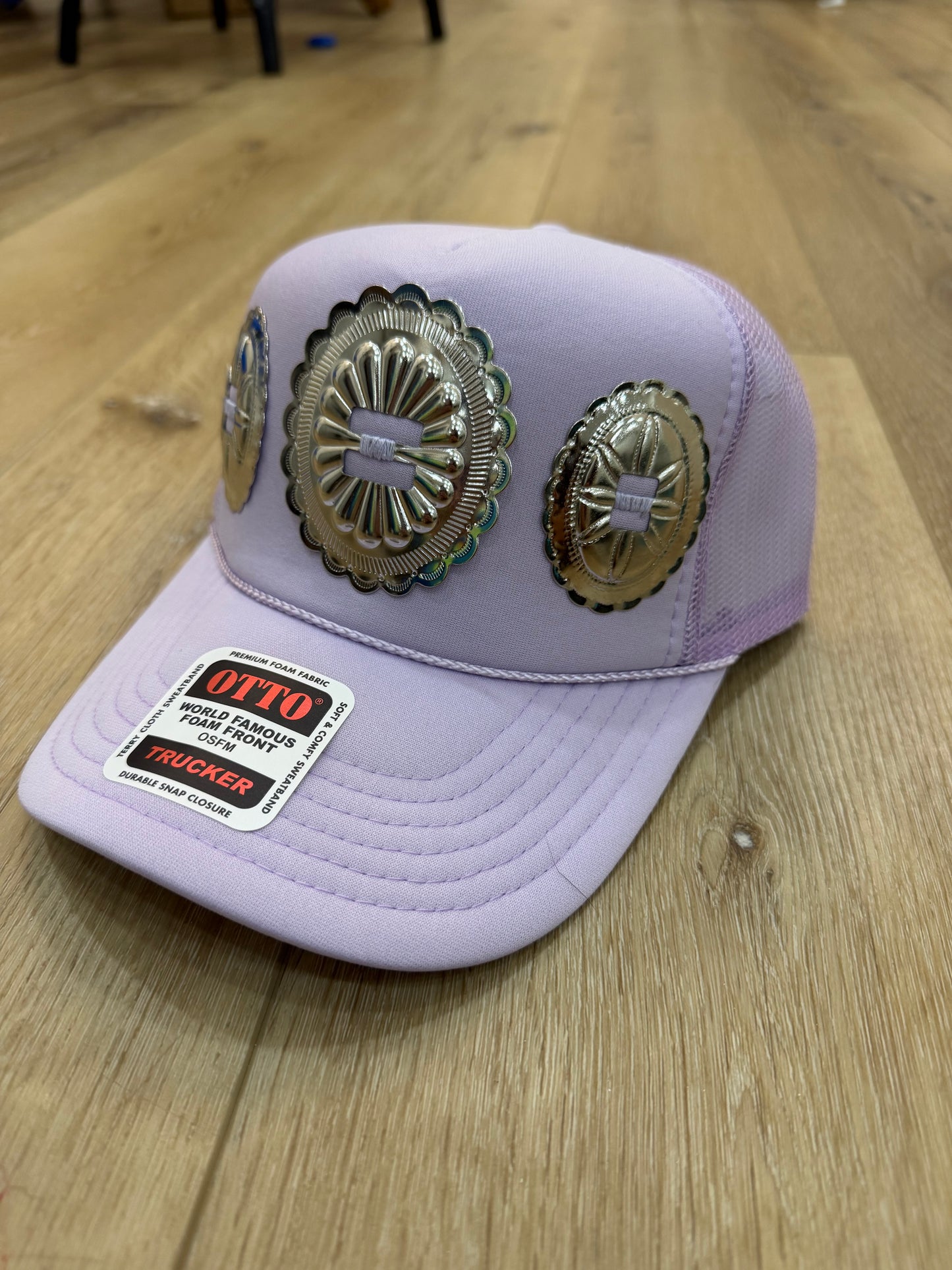 Multiple styles/colors available -The big conch