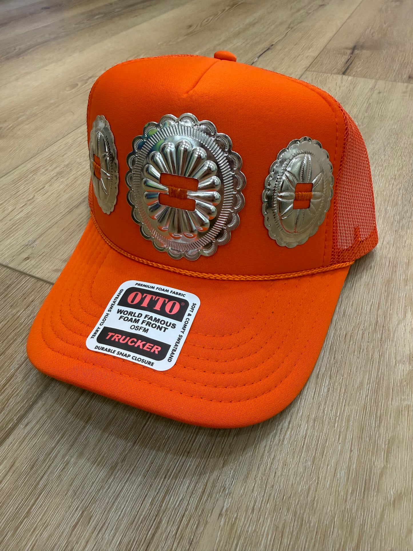 Multiple styles/colors available -The big conch