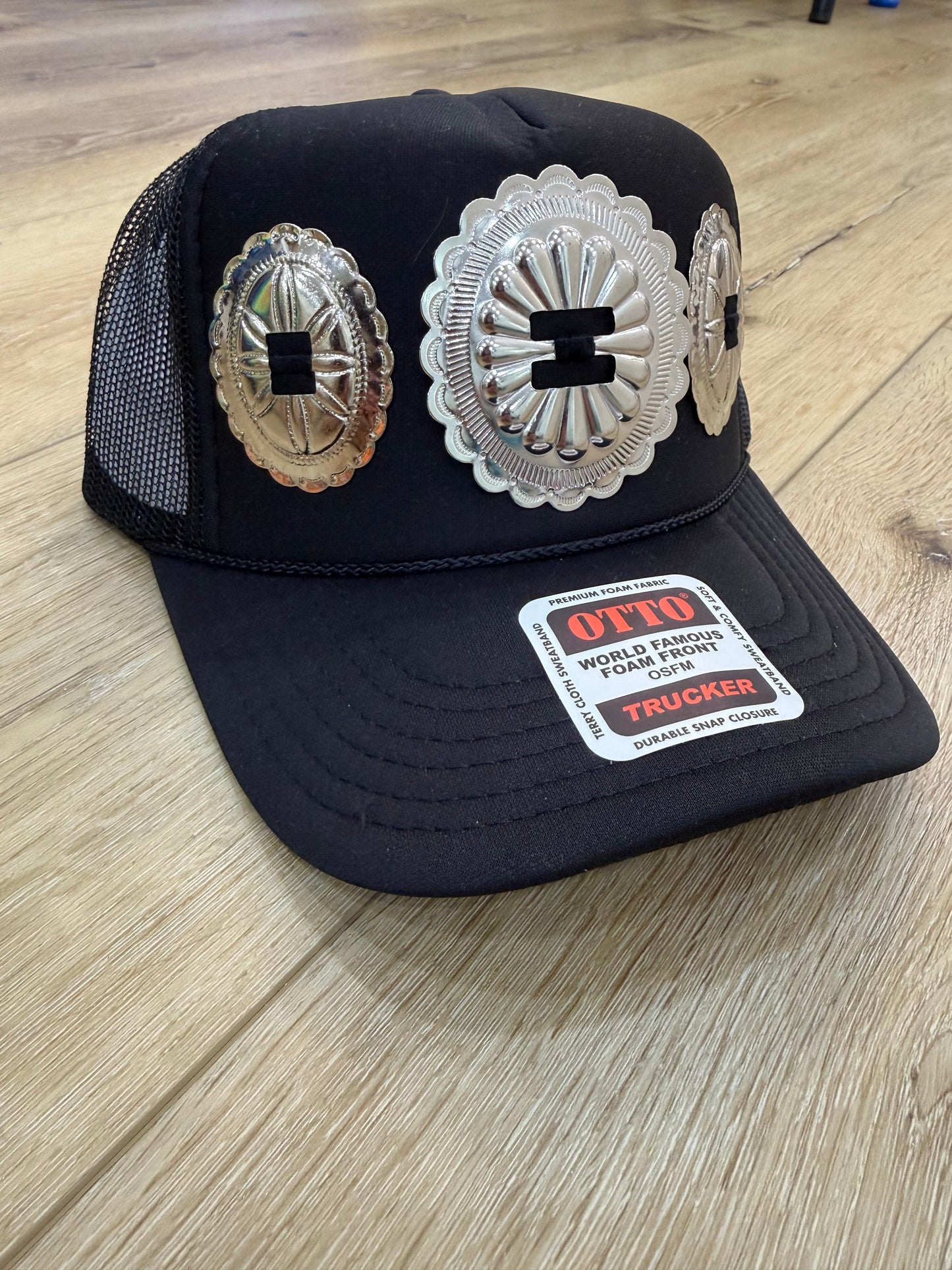 Multiple styles/colors available -The big conch