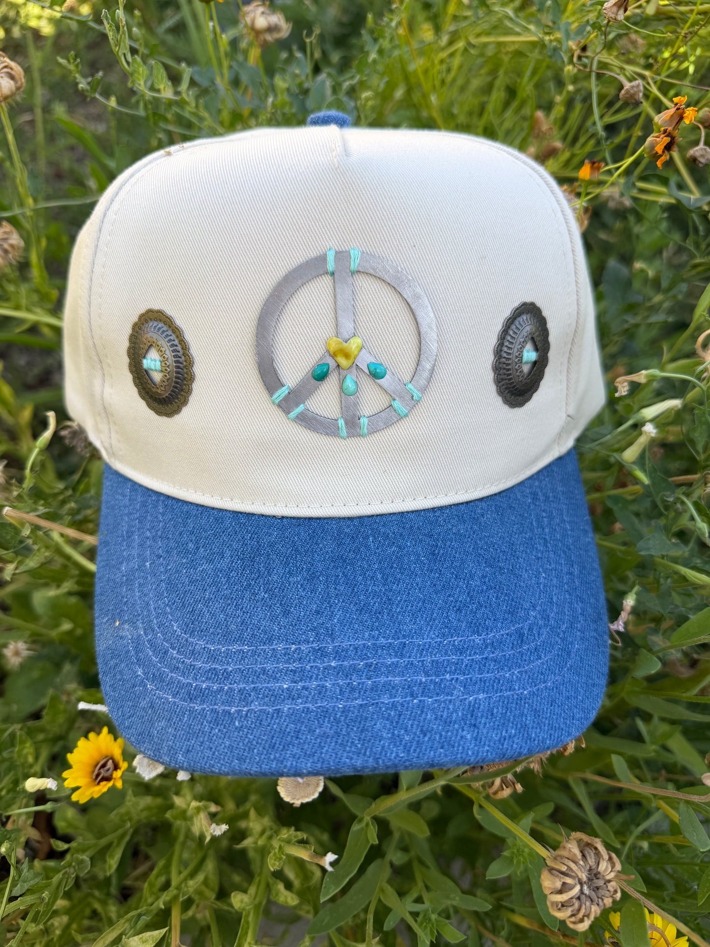 Palomino peace sign