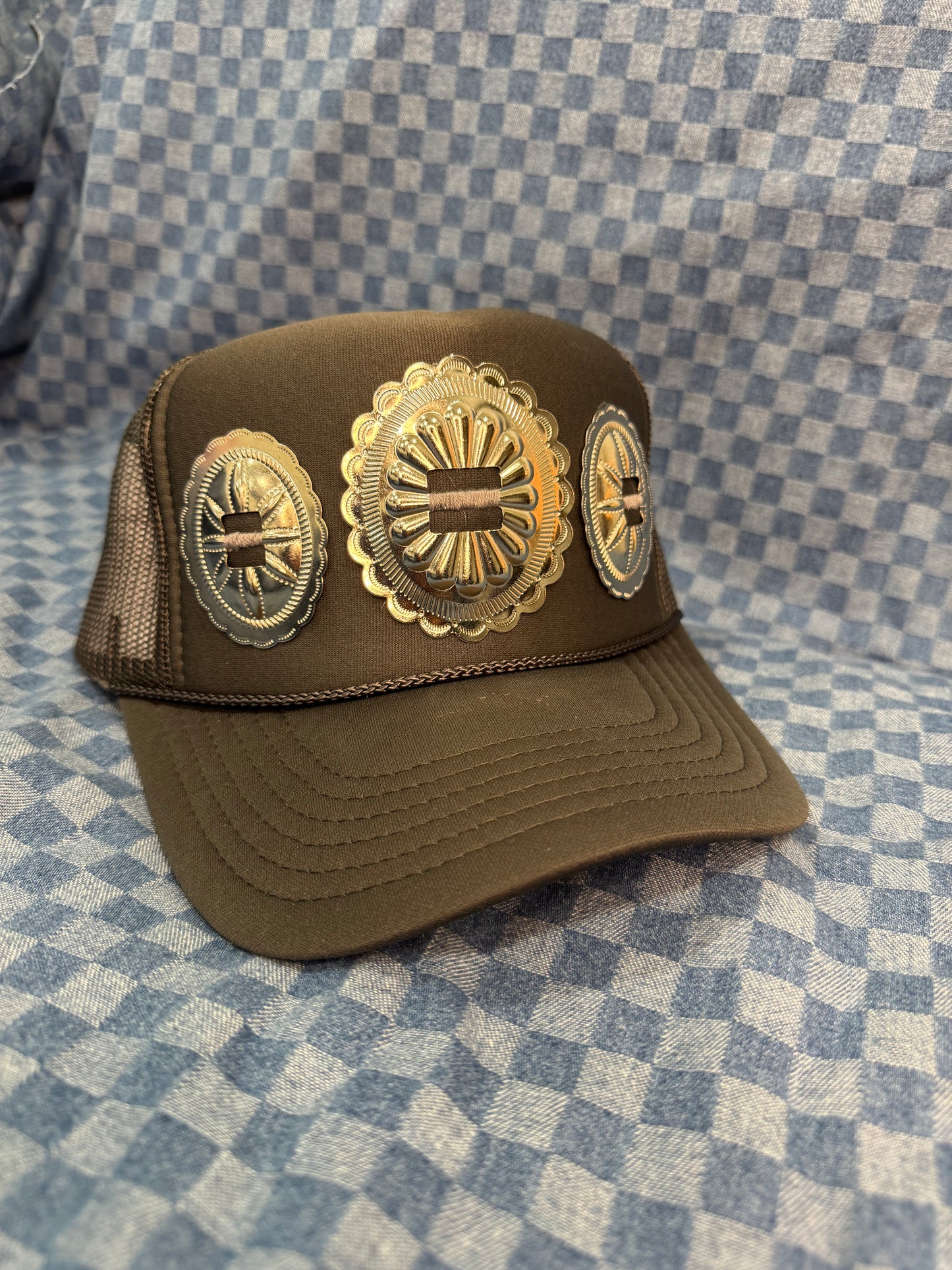 Multiple styles/colors available -The big conch