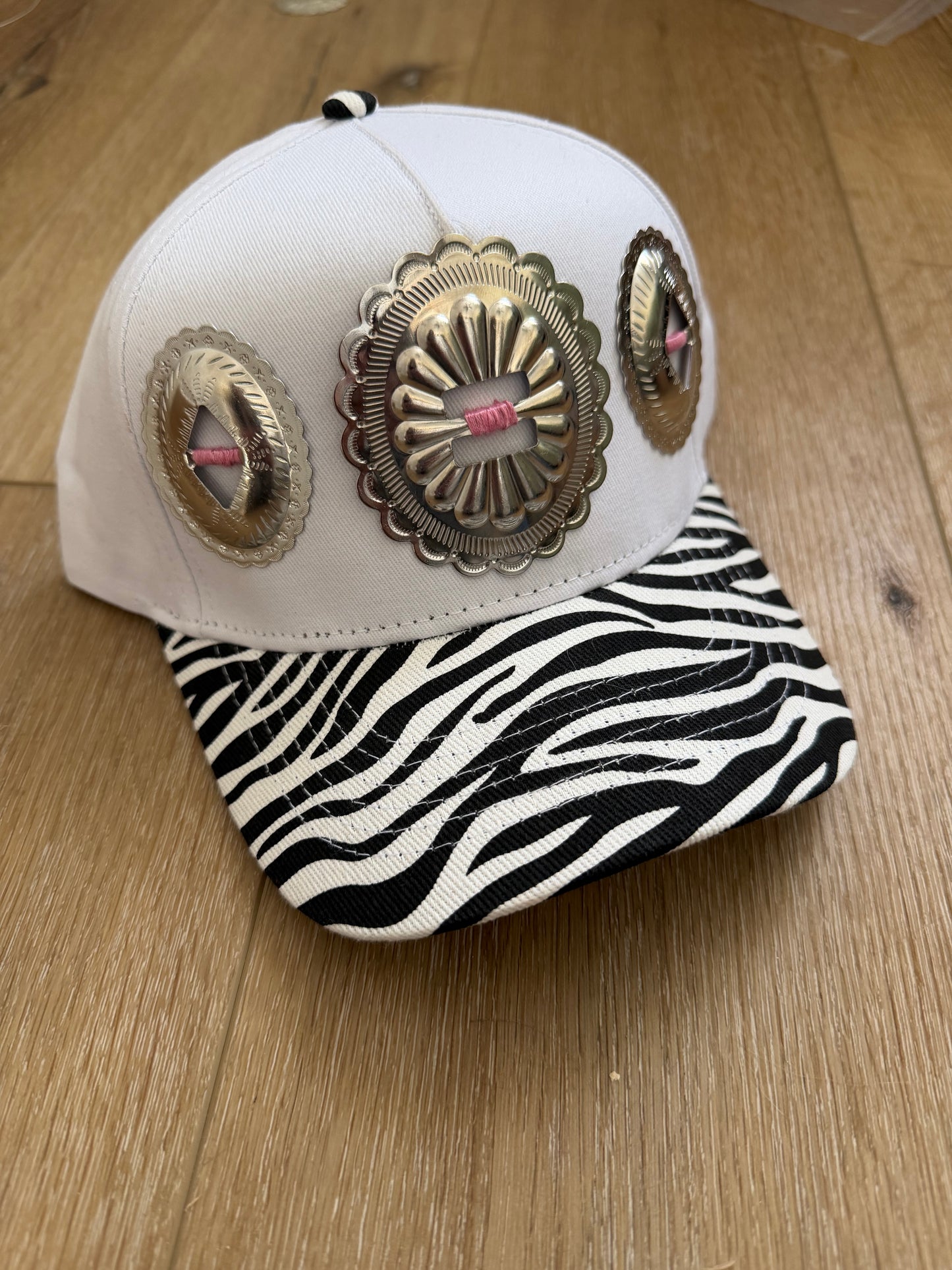 Multiple styles/colors available -The big conch